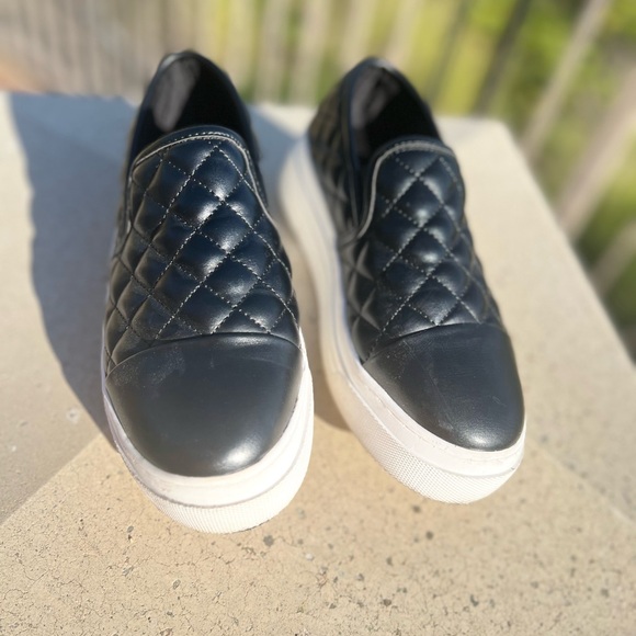 Steve Madden platform JLuma slip on Size 4 Girls BLACK. - Picture 5 of 6